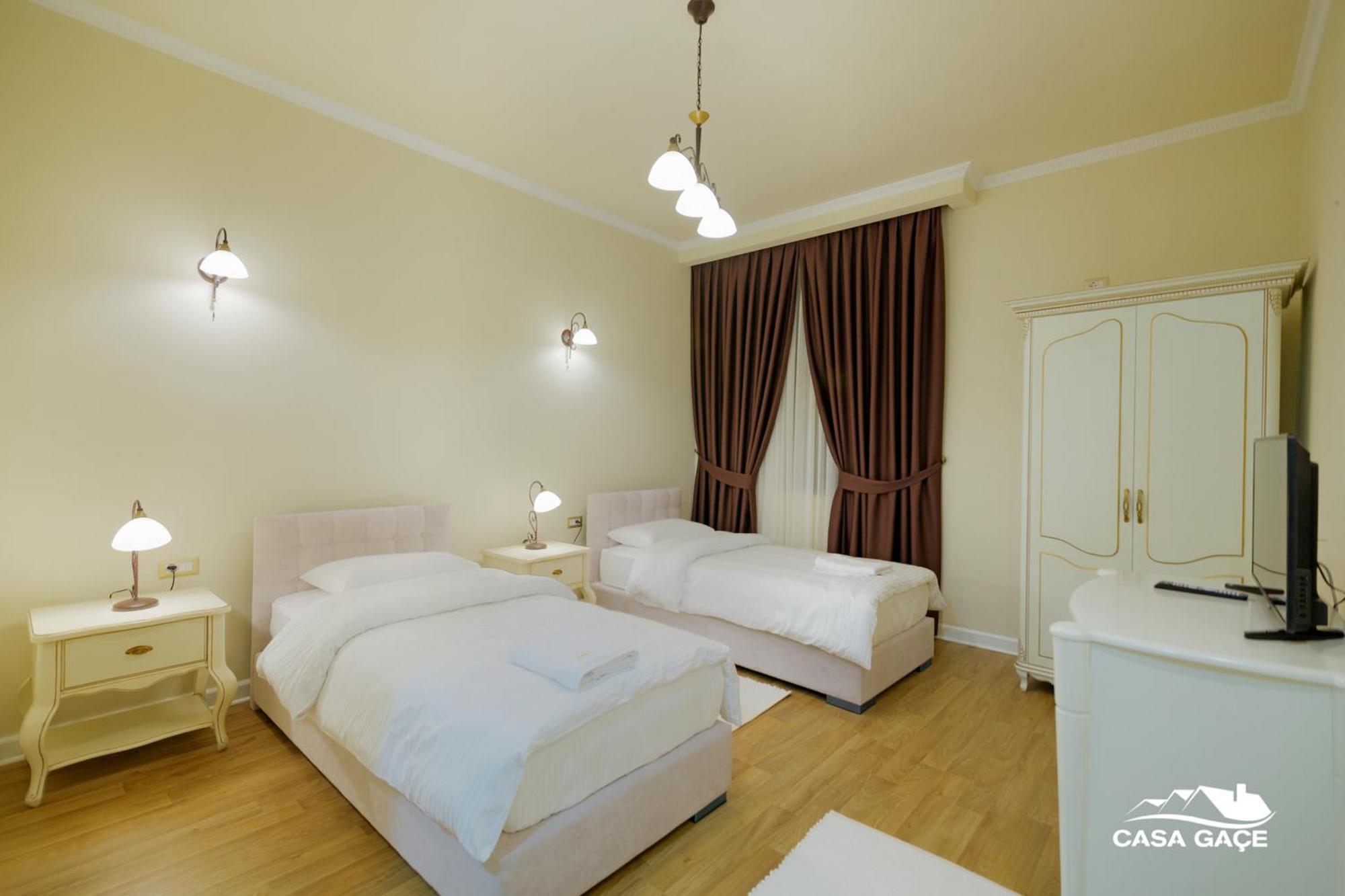Casa Gace Hotel Korce Exterior photo